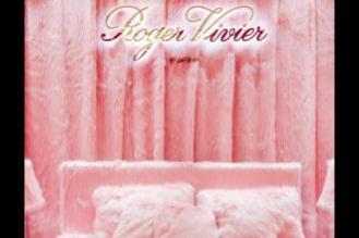2025年Roger Vivier「Pink Fluffy」：粉绒幻境限时概念展